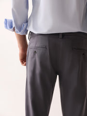 بنطال تشينو رمادي بقصّة Slim Fit
